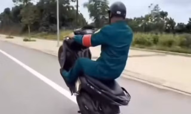 Xử phạt, tịch thu phương tiện của người mặc trang phục dân quân tự vệ 'bốc đầu' trên phố