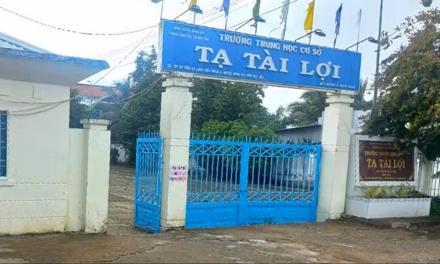 Trường cấp 2 ở Cà Mau bị tố thu sai tiền phụ đạo học sinh 