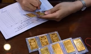Người ‘đu đỉnh’ vàng lỗ kép sau 1 tuần