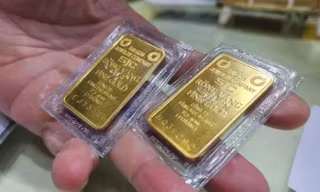 Người mua vàng SJC lỗ nặng trong 5 ngày qua