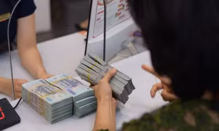 Lãi suất tiết kiệm cao chót vót 