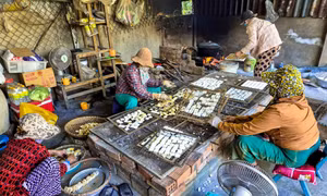 Nhộn nhịp làng bánh 'bảy lửa' nổi tiếng Đà Nẵng