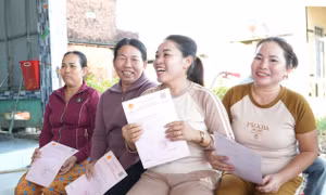 Xã cùng lúc cấp hàng loạt ‘sổ đỏ’ cho dân sau gần 20 năm chờ đợi
