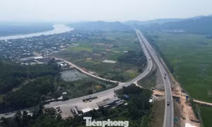 Cao tốc Cam Lộ - La Sơn cấm phương tiện lưu thông ban đêm