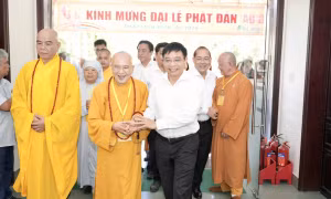 Phó Thủ tướng Nguyễn Văn Thắng chúc mừng Đại lễ Phật đản tại TP. Huế