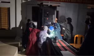 Đà Nẵng: Điểm sạt lở đe dọa trụ sở xã, di chuyển máy móc, đồ đạc trong đêm