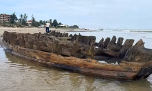 Thông tin mới về con tàu cổ trồi lên ở bờ biển Hội An