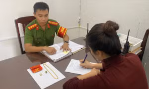 Chở người quen đến nhà ăn tô cháo rồi lén quay lại trộm 19 chỉ vàng