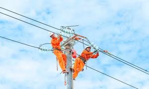 Ứng trực 24/24h xử lý sự cố điện ở 'chảo lửa' miền Trung