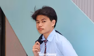 Thủ khoa cùng lúc 3 tổ hợp ở Đà Nẵng: Ngồi vào bàn học đừng bao giờ nghĩ đến điện thoại