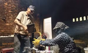 Về làng bánh nổ xứ Quảng, nghe mùa Tết 'gõ' nhịp búa gỗ