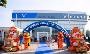 Lập kỷ lục với xưởng dịch vụ thứ 350, VinFast nhận 'mưa lời khen' về mạng lưới hậu mãi khủng nhất Việt Nam