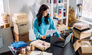 Nhân viên văn phòng 32 tuổi kiếm thêm vài triệu mỗi tháng nhờ bán hàng online