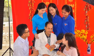Hoa khôi Huỳnh Thúy Vi, Lê Thị Tường Vy tham gia các hoạt động đầy ý nghĩa