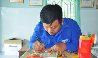 Độc đáo tranh làm từ đồ tái chế của phó Bí thư xã đoàn