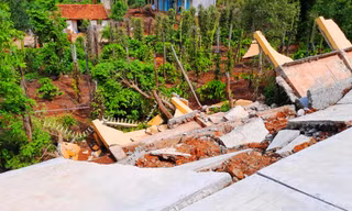 Hiện trạng sập công trình tại trường THPT Quang Trung