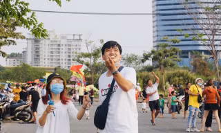 Bạn trẻ Sài Gòn thả diều, 'xin một vé' trở về tuổi thơ