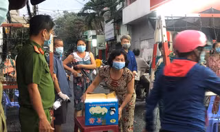 Dân Mả Lạng đem cả 'siêu thị' vào khu cách ly