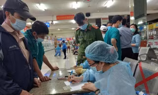 Xét nghiệm COVID-19 trên diện rộng tại TPHCM (ảnh: HCDC)