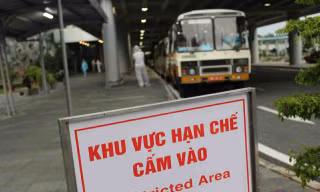 Đón và cách ly hơn 300 công dân về từ Malaysia