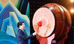 Chủ tịch nước Lương Cường chúc Tết kiều bào, đánh trống khai xuân