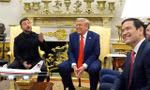Cuộc gặp của ông Trump và ông Zelensky diễn ra trong bầu không khí thân thiện. (Ảnh: AP)