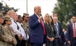 Tổng thống Mỹ Donald Trump thị sát chiến dịch truy quét tội phạm ở Washington