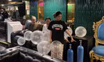 Phá ổ nhóm bán bóng cười tại quán bar ở phố Bùi Viện