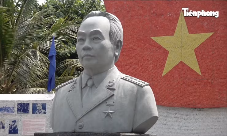 Trường Sa và khoảnh khắc xúc động dưới tượng đài Đại tướng Võ Nguyên Giáp