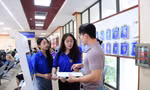 Nụ cười 'Gen Alpha' ở trung tâm hành chính công 