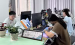 Người tham dự có thể chỉ ngồi không hoặc sử dụng máy tính để nộp đơn xin việc