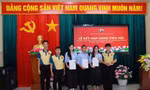 Uyễn Nhi và Hoàng Hào được kết nạp đảng tại đảo Thổ Chu trong những ngày tình nguyện hè tại đây