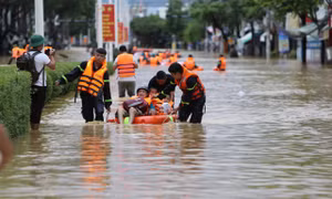 Toàn cảnh Nha Trang chìm trong biển nước sau hai ngày mưa lũ 