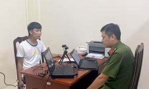 Tạm giữ 2 đối tượng phê ma túy thông chốt tông CSGT bị thương
