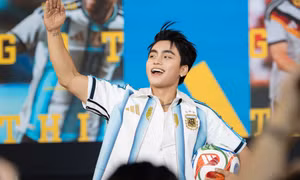 Mono, Trọng Hiếu khuấy động mùa World Cup 