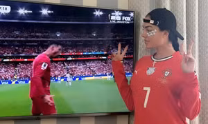 Bạn gái ăn mừng bàn thắng của Ronaldo