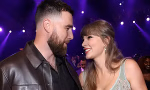 Taylor Swift tặng đồng hồ, túi hiệu, ô tô cho khách mời đám cưới