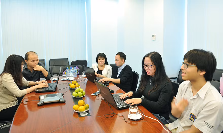 Các đề cử Gương mặt trẻ Việt Nam tiêu biểu giao lưu trực tuyến tại toà soạn báo Vietnamnet.vn chiều 6/3. Ảnh: Xuân Tùng
