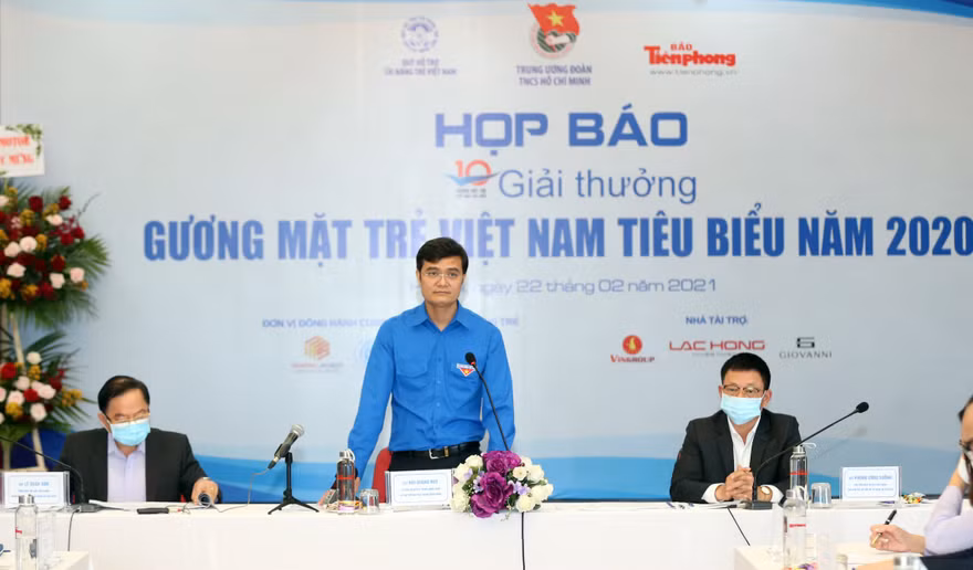 Anh Bùi Quang Huy - Bí thư Thường trực T.Ư Đoàn, Chủ tịch T.Ư Hội SVVN, Phó Chủ tịch thường trực Hội đồng Giải thưởng chủ trì chương trình
