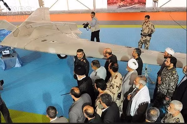 Hình ảnh trên truyền hình Iran cho thấy vật thể mà họ nói là chiếc RQ-170 của Không quân Mỹ