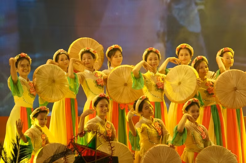 Lễ hội trăng rằm Bắc Ninh thắp sáng ước mơ trẻ thơ