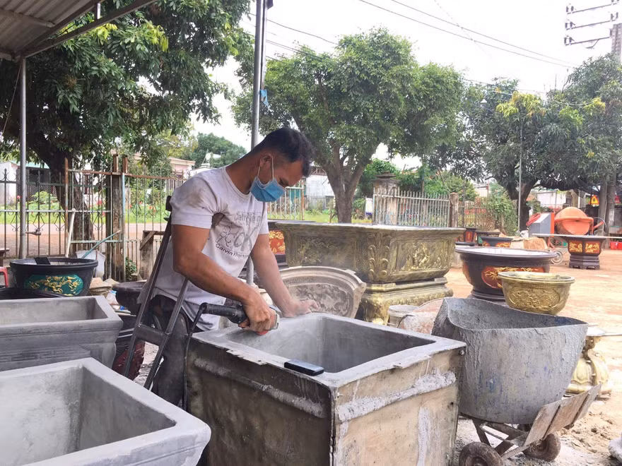 Chàng thanh niên Ê đê 'tỏa sáng nghị lực Việt'