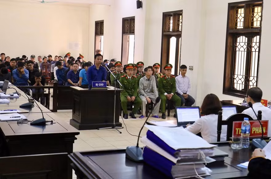 Khoảng 8h20 sáng nay phiên tòa bắt đầu