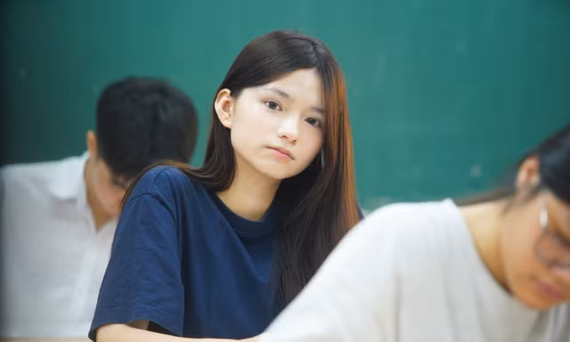 Sĩ tử Hà Nội hồ hởi làm thủ tục dự thi lớp 10 công lập