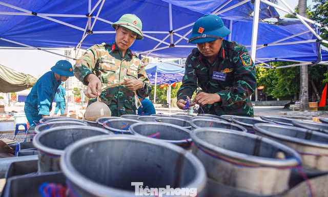 Bên trong trận địa 700 quả pháo hoa chờ khai hỏa bên hồ Tây