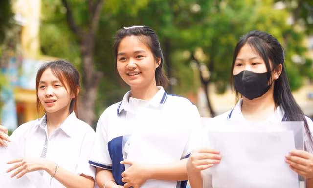 Hơn 1,2 triệu thí sinh hoàn thành môn Ngữ văn, 12 em bị đình chỉ