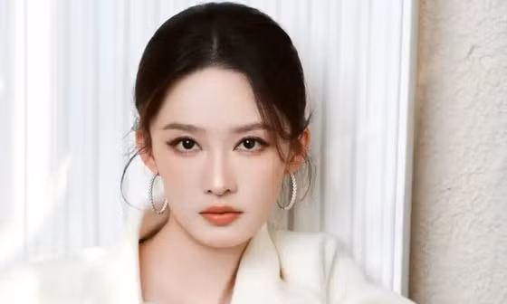 Lý Thấm tựa 'nàng thơ trong mộng'