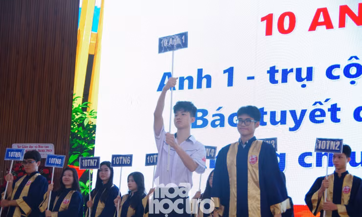 TP.HCM: Học sinh trường THPT Gia Định háo hức bước vào năm học mới