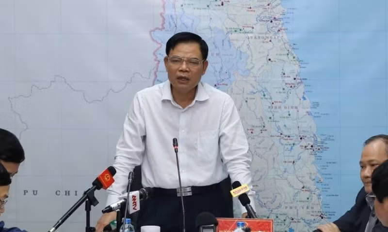 Bộ trưởng Nguyễn Xuân Cường yêu cầu lên kịch bản xấu nhất cho mưa lũ miền Trung