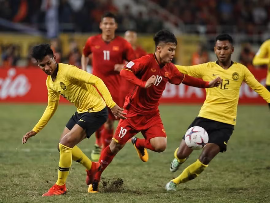 Đội tuyển Việt Nam trở thành đội giữ cúp vô địch AFF Cup lâu nhất do nhiều lần hoãn vì dịch COVID-19.